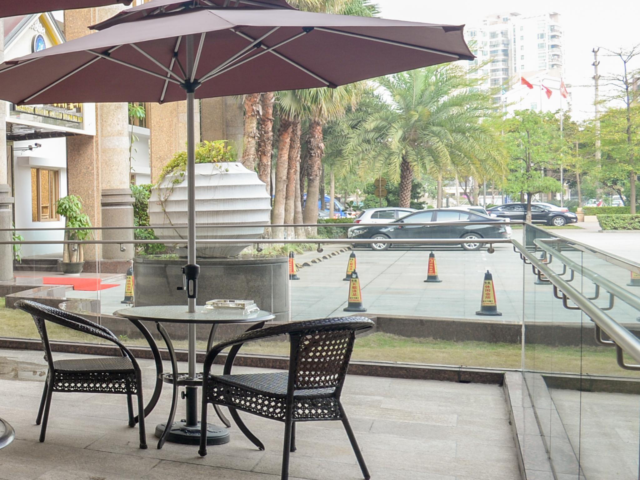 Ramada Shenzhen Baoan Hotel Buitenkant foto