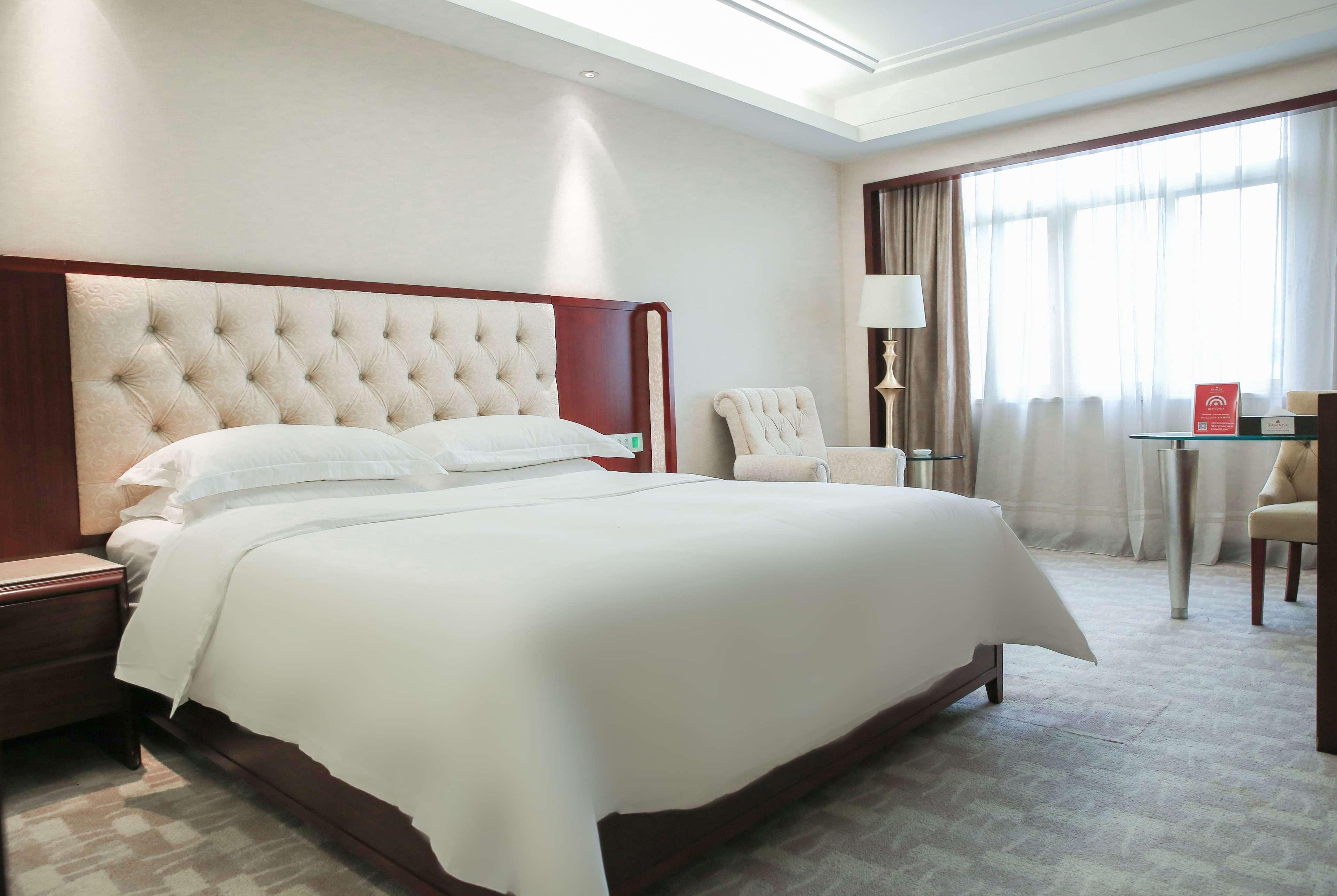 Ramada Shenzhen Baoan Hotel Buitenkant foto