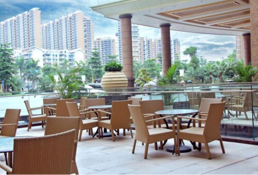Ramada Shenzhen Baoan Hotel Buitenkant foto