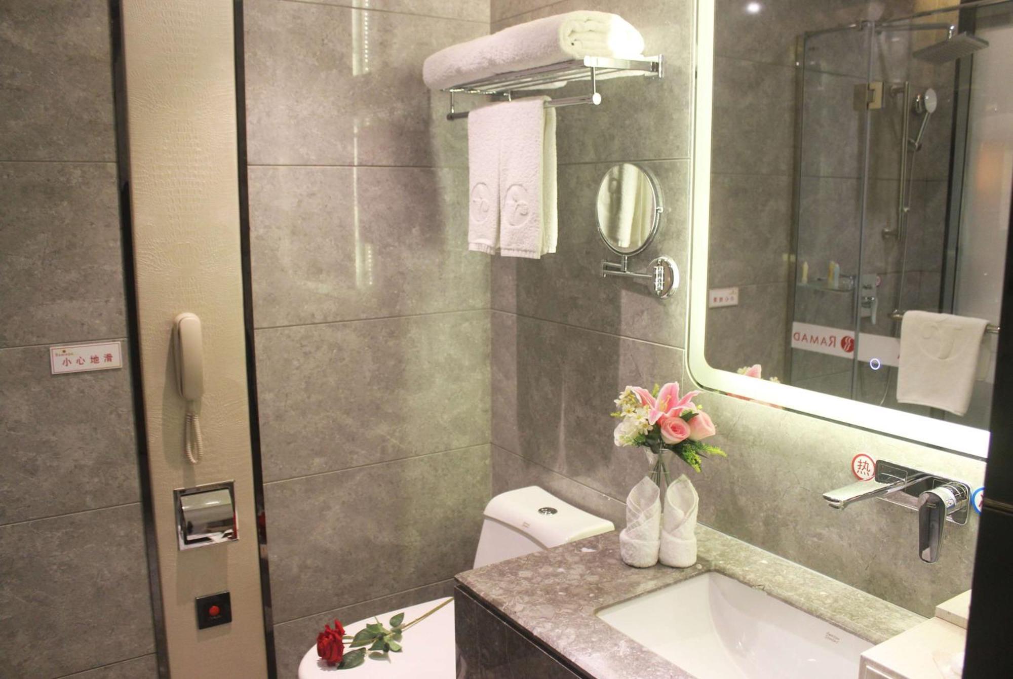 Ramada Shenzhen Baoan Hotel Buitenkant foto