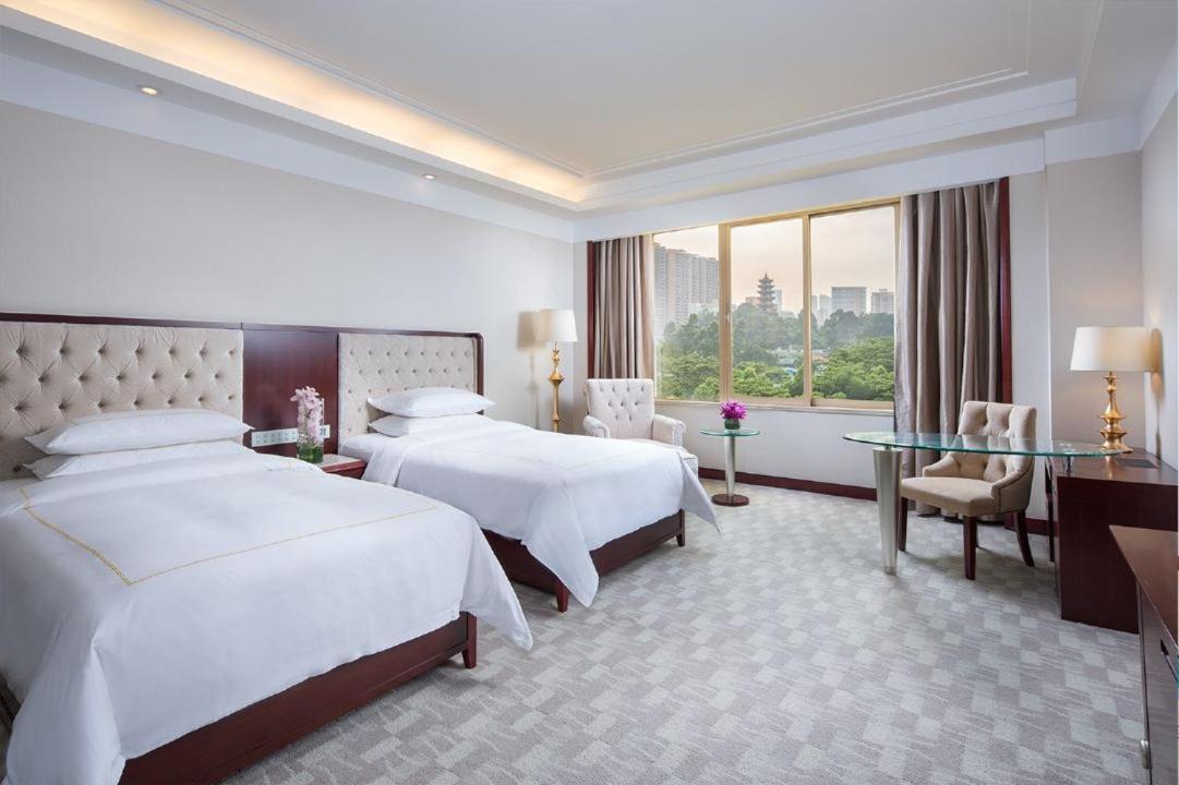 Ramada Shenzhen Baoan Hotel Buitenkant foto