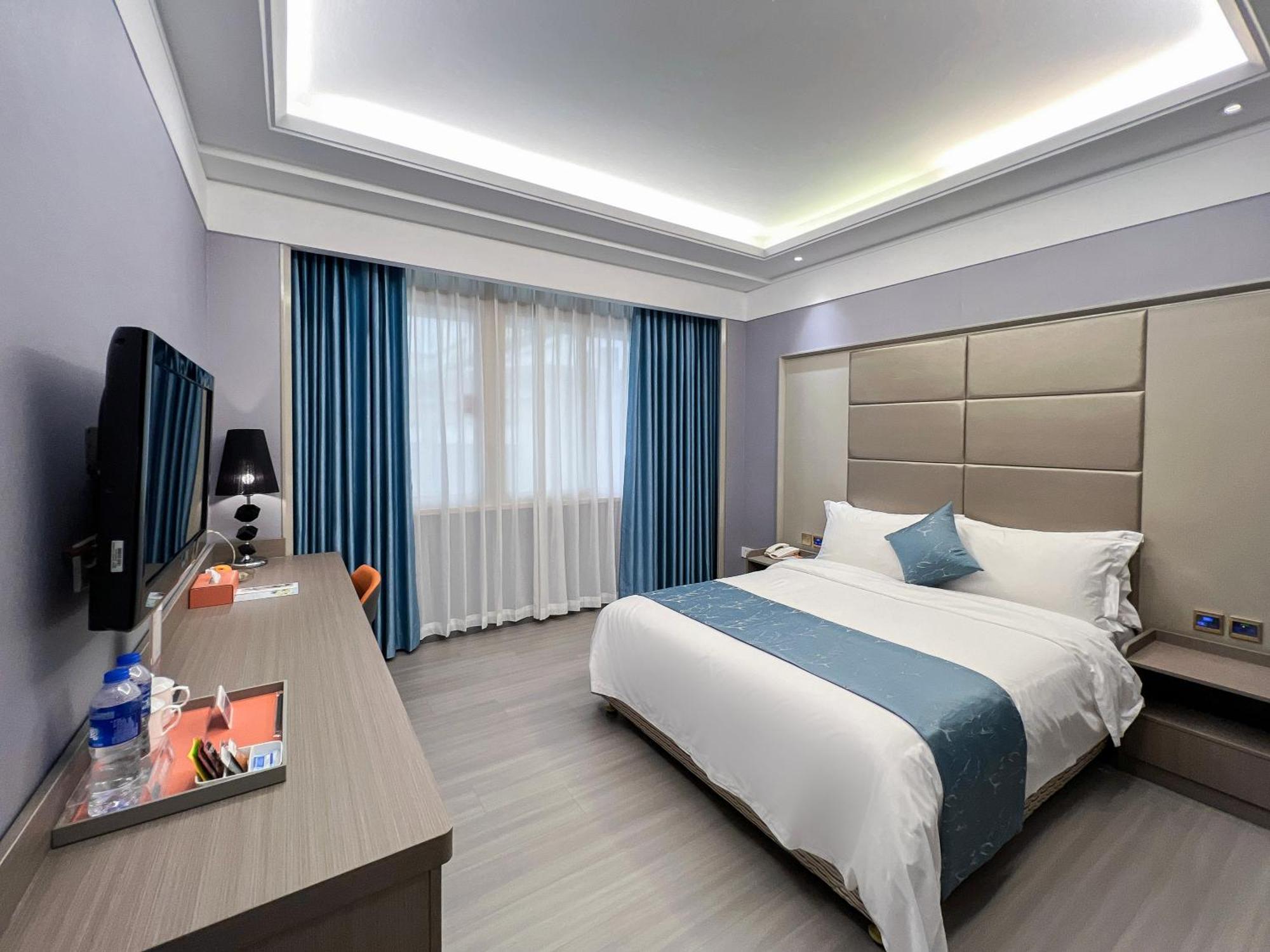 Ramada Shenzhen Baoan Hotel Buitenkant foto