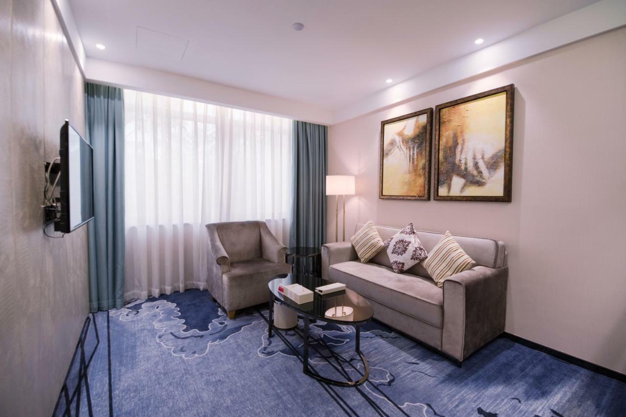 Ramada Shenzhen Baoan Hotel Buitenkant foto