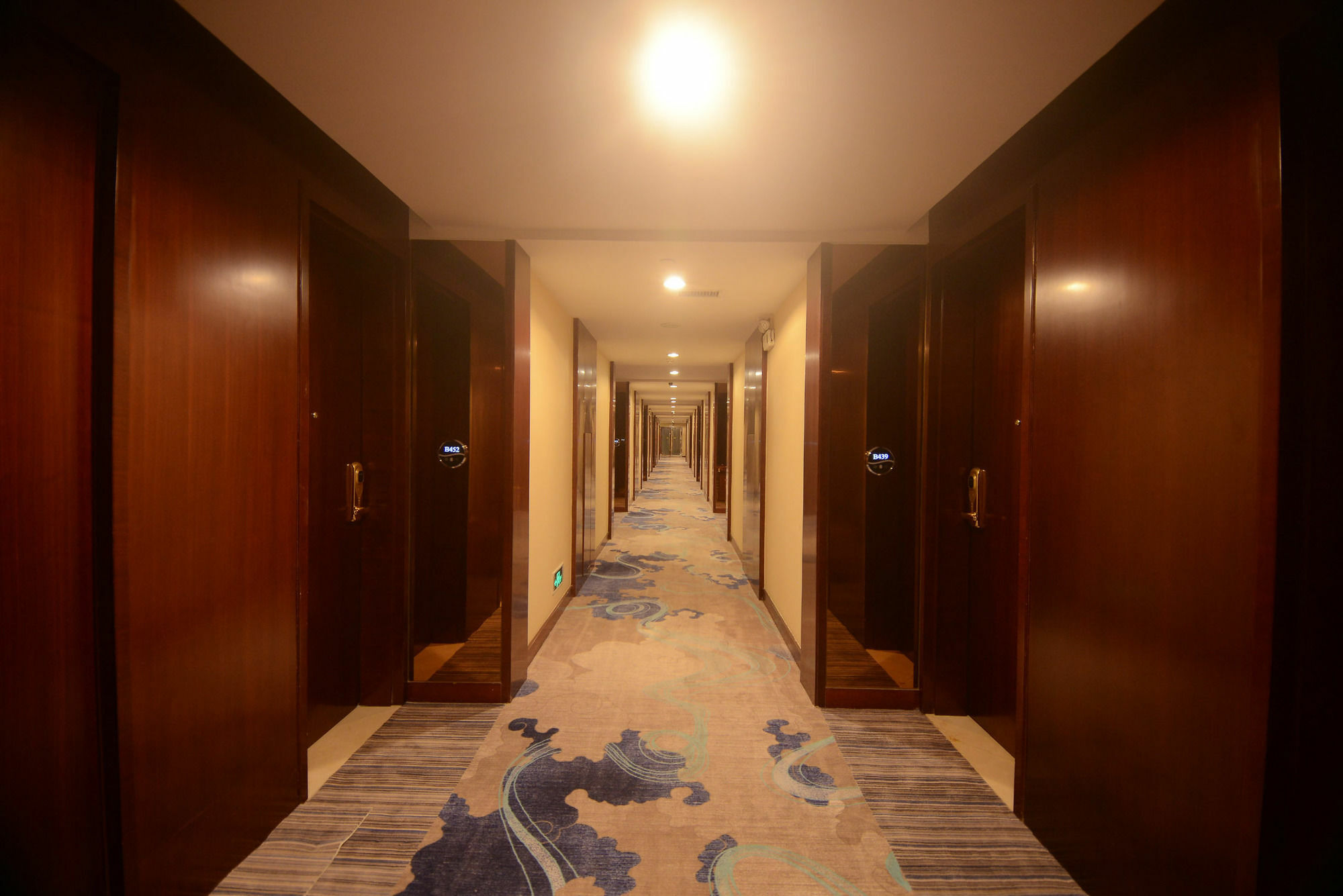 Ramada Shenzhen Baoan Hotel Buitenkant foto