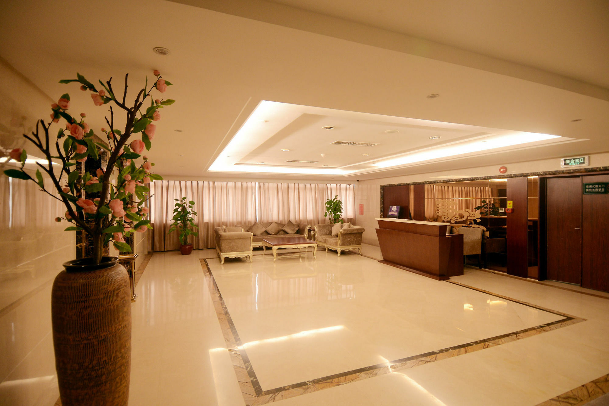 Ramada Shenzhen Baoan Hotel Buitenkant foto